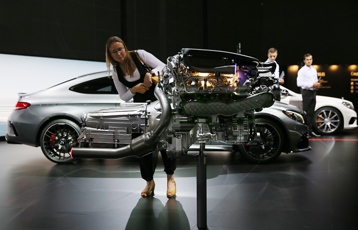 В столице открылся Московский международный автомобильный салон - "ММАС 2016". В рамках выставки пройдут конференции, форумы с участием представителей международных организаций, госструктур, автопроизводителей, экспертов рынка и обозревателей. 24 и 25 августа - пресс-дни, после чего выставка будет открыта для всех. Завершит работу 4 сентября.